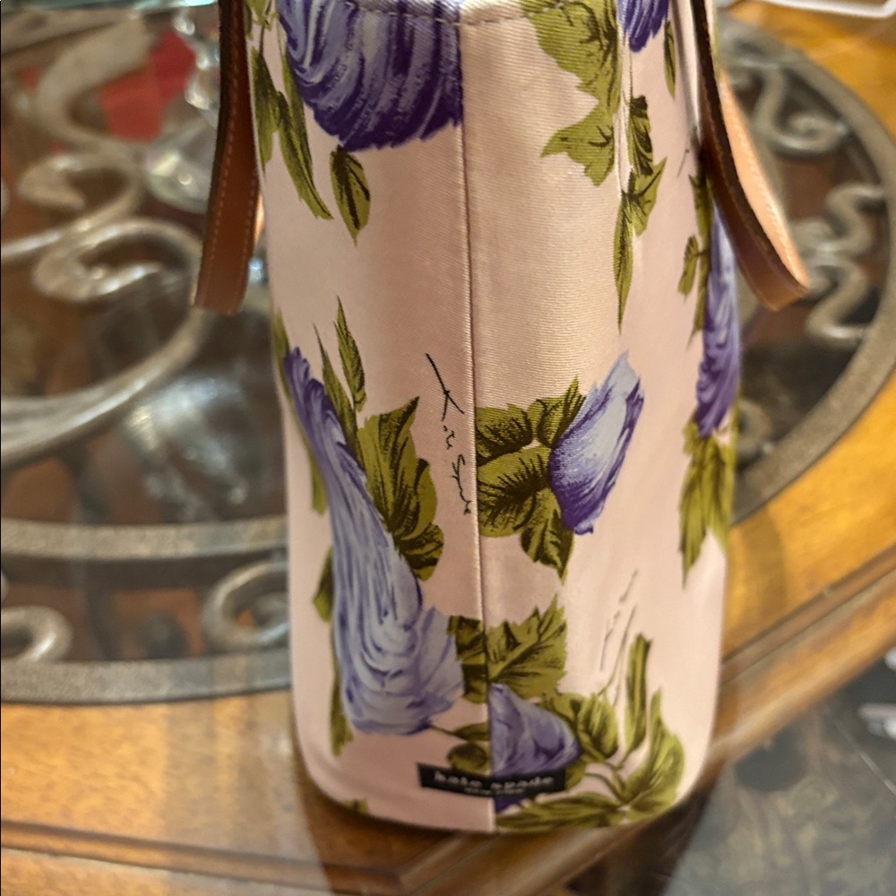 Rare- Kate Spade New York Sam bag featuring a blue cabbage rose - Picture 10 of 12